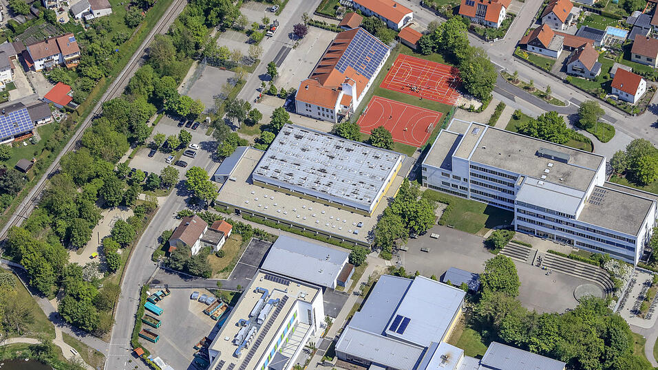 Neben der Realschule an der Sportplatzstra&szlig;e soll das Schulsportzentrum entstehen.