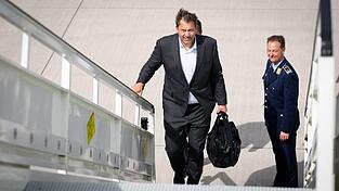 Lars Klingbeil reist zum Treffen der G20-Finanzminister in die USA. Lars Klingbeil reist zum Treffen der G20-Finanzminister in die USA.