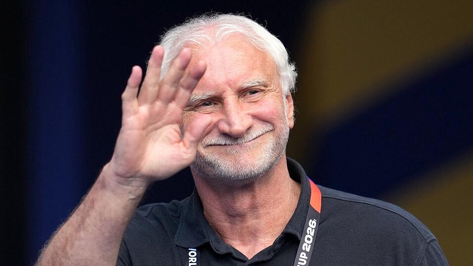 Rudi V&ouml;ller darf trotz der WM-Entt&auml;uschung beim DFB bleiben. (Archivbild)
