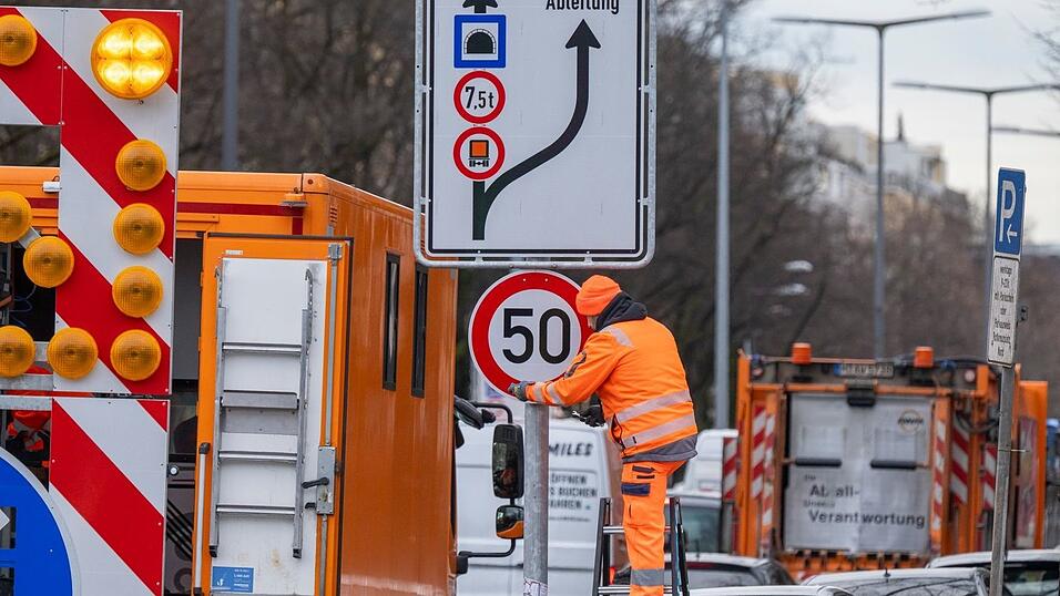 Seit Dienstag d&uuml;rfen Autofahrer wieder mit bis zu 50 Kilometern pro Stunde &uuml;ber die Landshuter Allee fahren. (Archivbild)