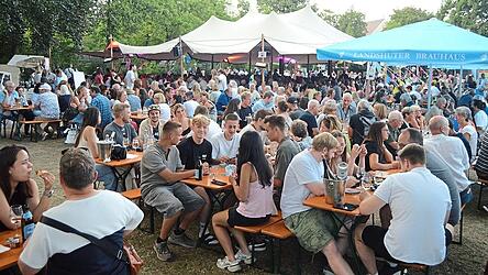 War der Besuch zum Auftakt am Donnerstag noch recht d&uuml;rftig, so war es am Freitag und Samstag beim Sommergarten auf der M&uuml;hleninsel schwierig, noch einen freien Platz zu ergattern.