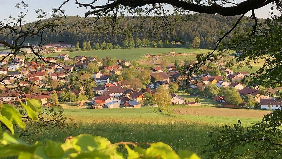 'Blick über Thenried' lautet der Titel dieses Bildes, das zu den drei ausgewählten Siegerfotos gehörte. 'Blick über Thenried' lautet der Titel dieses Bildes, das zu den drei ausgewählten Siegerfotos gehörte.