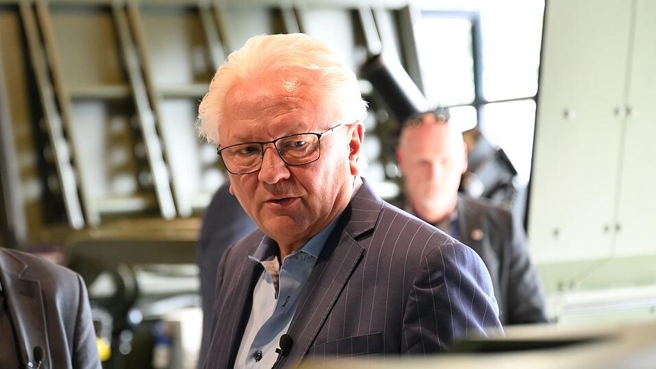 Rheinmetall-Chef Armin Papperger plädiert für ein globales Verbot von KI-Waffeneinsatz. Rheinmetall-Chef Armin Papperger plädiert für ein globales Verbot von KI-Waffeneinsatz.