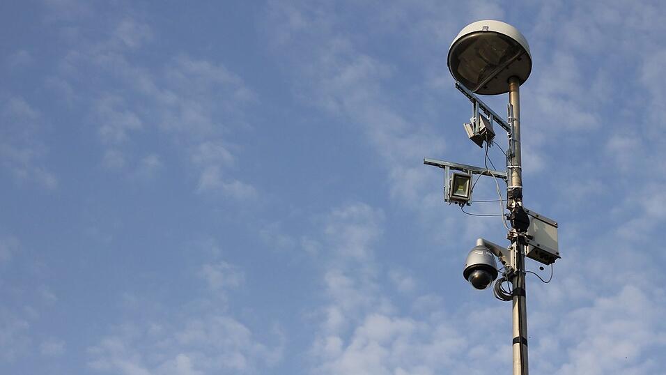 Wie bereits 2018 installiert die Polizei wieder Überwachungsvideos am Festplatz Am Hagen. Wie bereits 2018 installiert die Polizei wieder Überwachungsvideos am Festplatz Am Hagen.