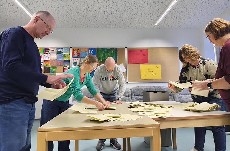 In Viechtach und den anderen Wahllokalen l&auml;uft die Ausz&auml;hlung.