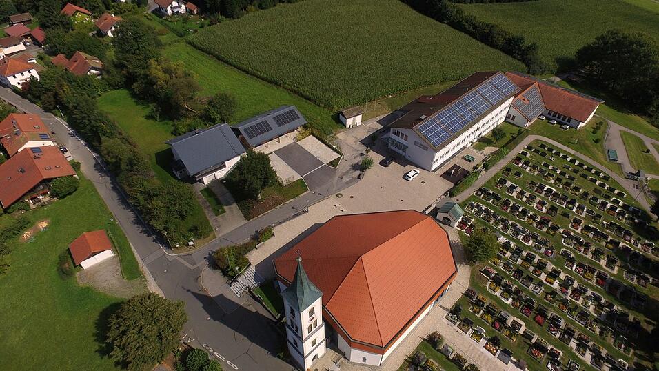 Das ALE w&uuml;nsche sich mehr Begr&uuml;nung im Bereich des Rathaus-Vorplatzes beziehungsweise Pausenhofs.