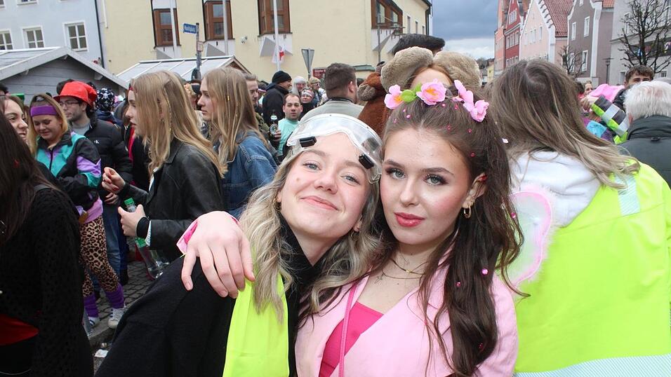 Beste Stimmung herrschte beim Rosenmontagszug in Geisenhausen.