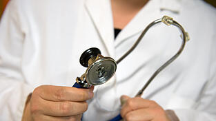 Gesetzlich versicherte Patienten klagen immer wieder &uuml;ber Probleme, einen Hausarzt zu finden, und &uuml;ber wochen- und monatelange Wartezeiten auf einen Facharzttermin. Dem &Auml;rztlichen Kreisverband liegen keine Beschwerden vor.