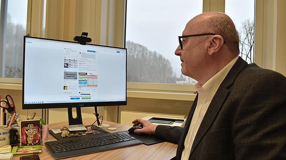 Landrat Martin Neumeyer sagt Hass und Hetze auf dem Social-Media-Kanal des Landkreises den Kampf an. Die Verfasser der schlimmsten Kommentare müssen jetzt mit strafrechtlichen Folgen rechnen. Landrat Martin Neumeyer sagt Hass und Hetze auf dem Social-Media-Kanal des Landkreises den Kampf an. Die Verfasser der schlimmsten Kommentare müssen jetzt mit strafrechtlichen Folgen rechnen.