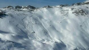 Im Raum Bad Hofgastein gab es einen Lawinenabgang - eine Frau starb in den Schneemassen.