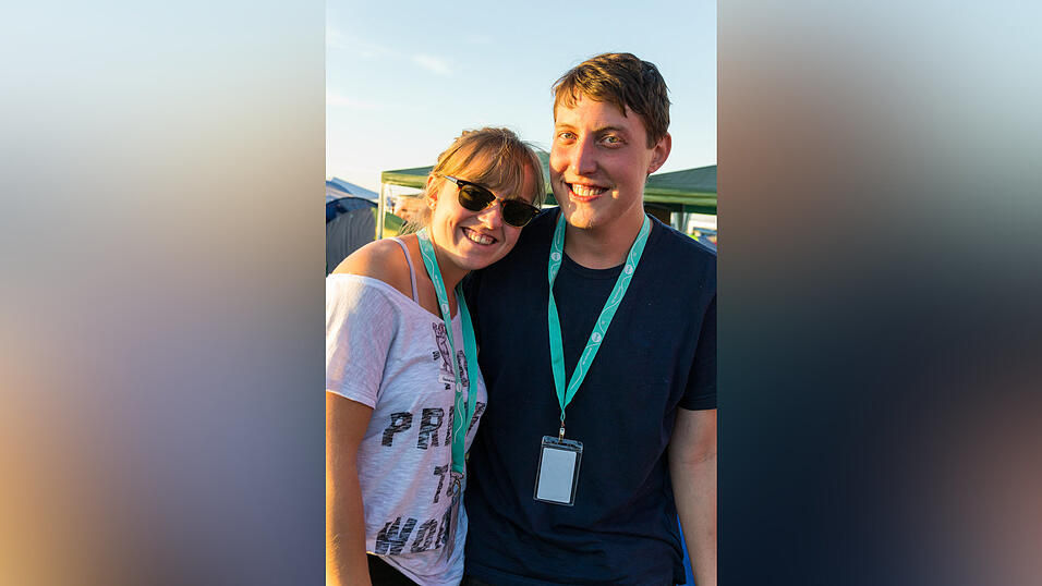 Ein Streifzug durch das Campinggelände: Trotz heißer Temperaturen sind die Festivalbesucher bestens gelaunt. (Foto: Susanne Raith) Ein Streifzug durch das Campinggelände: Trotz heißer Temperaturen sind die Festivalbesucher bestens gelaunt. (Foto: Susanne Raith)