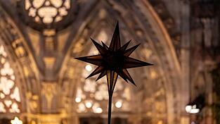 Die N&uuml;rnberger Frauenkirche ist festlich erleuchtet. (Archivbild)