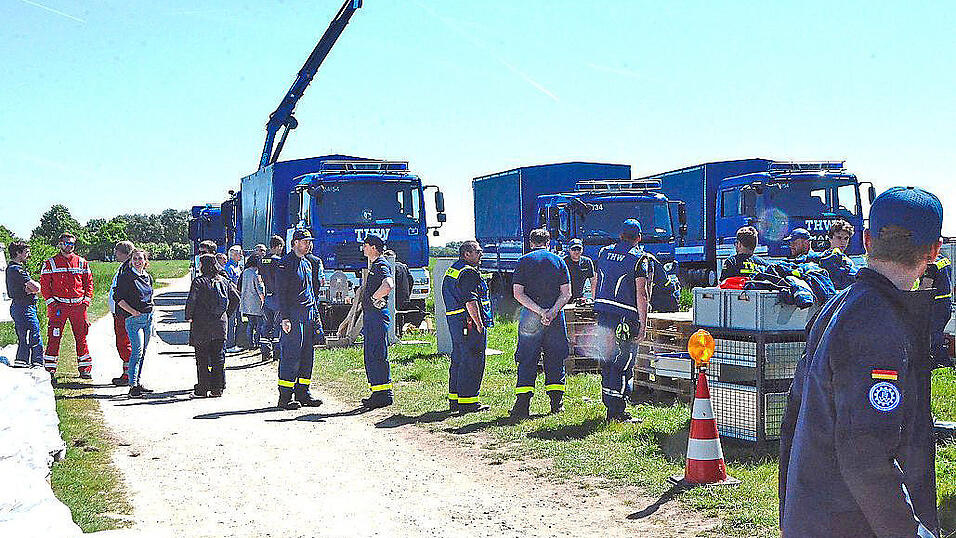 Beachtliche 150 Einsatzkräfte waren mit dabei.