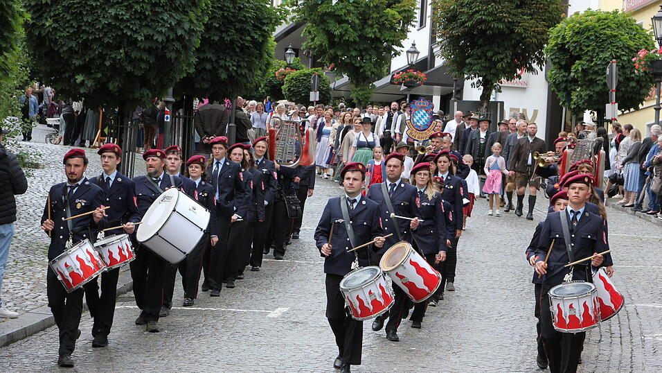Das war der Bierzelteinzug beim Bad Kötztinger Pfingstvolksfest 2025. Das war der Bierzelteinzug beim Bad Kötztinger Pfingstvolksfest 2025.