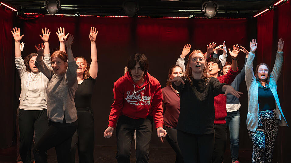 Jede Woche probt &bdquo;Go Musica&ldquo; f&uuml;r ihr neues St&uuml;ck. Der Galaabend findet im M&auml;rz in der B&uuml;hne am Schardthof in Essenbach statt.