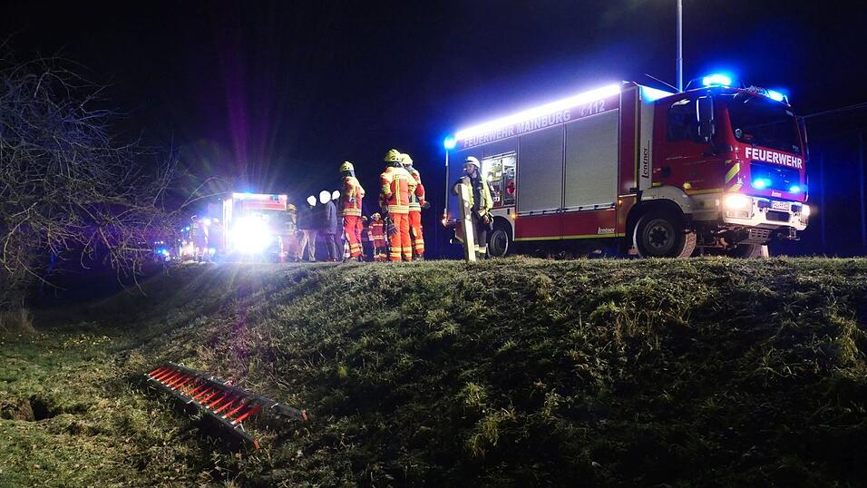 155 Einsätze hat die Feuerwehr Mainburg im Jahr 2025 bislang zu verzeichnen. Hier haben die ehrenamtlichen Einsatzkräfte eine Unfallstelle ausgeleuchtet. 155 Einsätze hat die Feuerwehr Mainburg im Jahr 2025 bislang zu verzeichnen. Hier haben die ehrenamtlichen Einsatzkräfte eine Unfallstelle ausgeleuchtet.