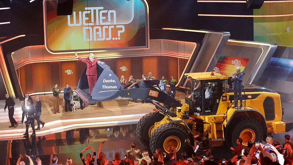 Mit einem Bagger feierte Gottschalk 2023 seinen wohl finalen Abschied als Moderator von «Wetten, dass..?». Mit einem Bagger feierte Gottschalk 2023 seinen wohl finalen Abschied als Moderator von «Wetten, dass..?».