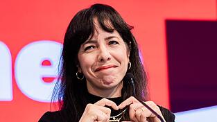 Die Berliner Linke-Politikerin Elif Eralp will Regierende Bürgermeisterin werden. Die Berliner Linke-Politikerin Elif Eralp will Regierende Bürgermeisterin werden.