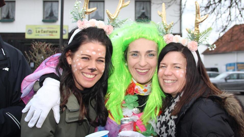 Viele Faschings-Fans haben sich am Samstag den Umzug in Langenbach angesehen. Viele Faschings-Fans haben sich am Samstag den Umzug in Langenbach angesehen.