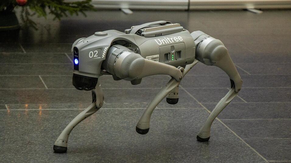 Der vierbeinige Roboter Speedy ist auf seine eigene Weise intelligent und agiert entsprechend. Der vierbeinige Roboter Speedy ist auf seine eigene Weise intelligent und agiert entsprechend.