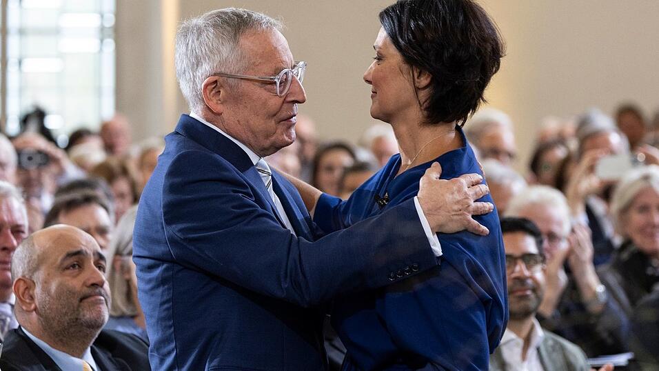 Katja Petrowaskaja: «Danke, dass Sie sich immer wieder zu Wort melden.» Katja Petrowaskaja: «Danke, dass Sie sich immer wieder zu Wort melden.»