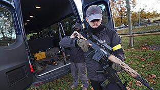 Die Bundeswehr-Großübung «Marshal Power» beschäftigt seit dem fatalen Schuss eines Polizisten auf einen Soldaten nicht nur die Behörden. Auch die Jusitz ermittelt zu den noch immer unklaren Hintergründen. (Archivbild) Die Bundeswehr-Großübung «Marshal Power» beschäftigt seit dem fatalen Schuss eines Polizisten auf einen Soldaten nicht nur die Behörden. Auch die Jusitz ermittelt zu den noch immer unklaren Hintergründen. (Archivbild)