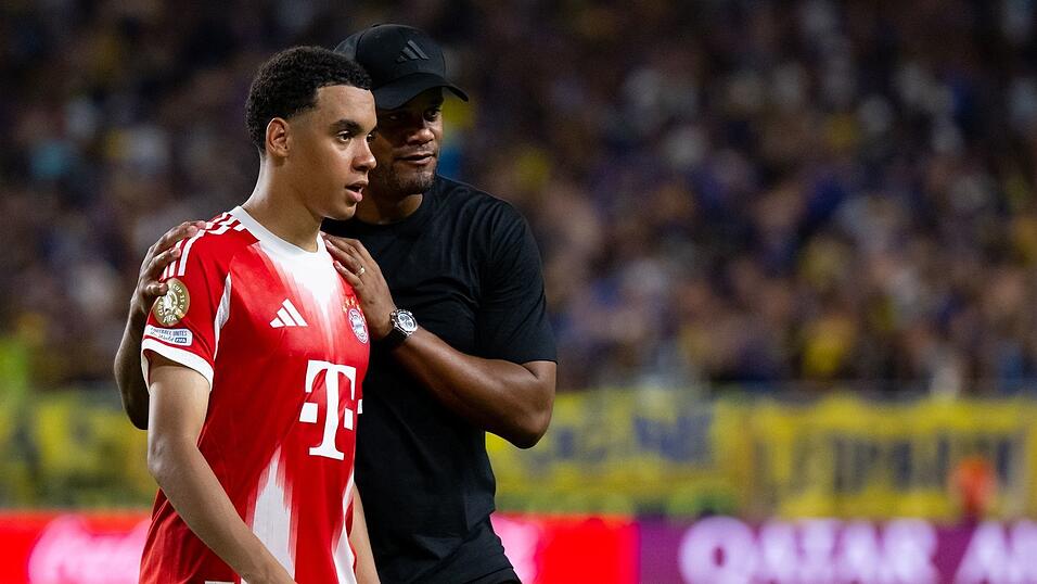 Bemüht um Normalität vor dem Comeback: Jamal Musiala und Trainer Vincent Kompany. (Archivbild) Bemüht um Normalität vor dem Comeback: Jamal Musiala und Trainer Vincent Kompany. (Archivbild)