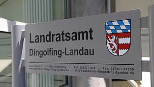 Der Kreisauschuss des Landkreises Dingolfing-Landau hat am Donnerstag über zwei Gremien abgestimmt. Der Kreisauschuss des Landkreises Dingolfing-Landau hat am Donnerstag über zwei Gremien abgestimmt.