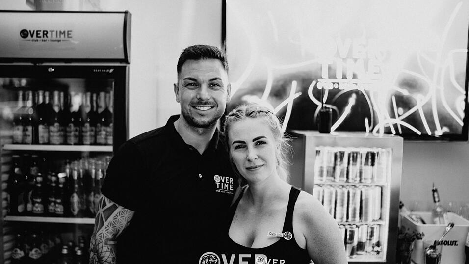 Auch am zweiten Volksfestfreitag schauten viele G&auml;ste im Overtime vorbei.