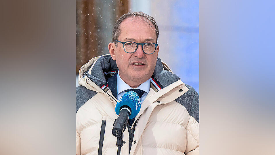 Alexander Dobrindt, Chef der CSU-Landesgruppe im Bundestag, fordert in Seeon erneut vorgezogene Neuwahlen. Alexander Dobrindt, Chef der CSU-Landesgruppe im Bundestag, fordert in Seeon erneut vorgezogene Neuwahlen.