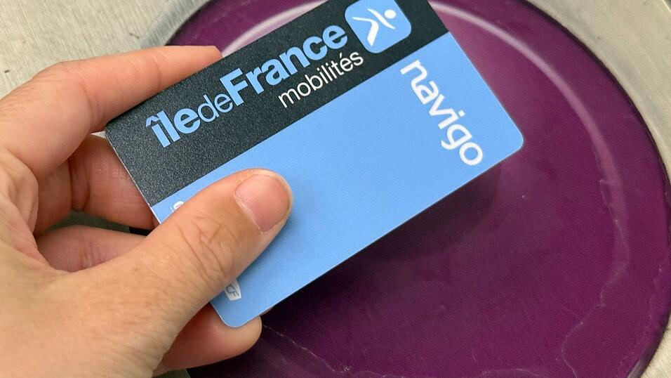 Auf die Navigo-Karten in Paris lassen sich verschiedene Fahrkartentypen herunterladen (Archivbild). Auf die Navigo-Karten in Paris lassen sich verschiedene Fahrkartentypen herunterladen (Archivbild).