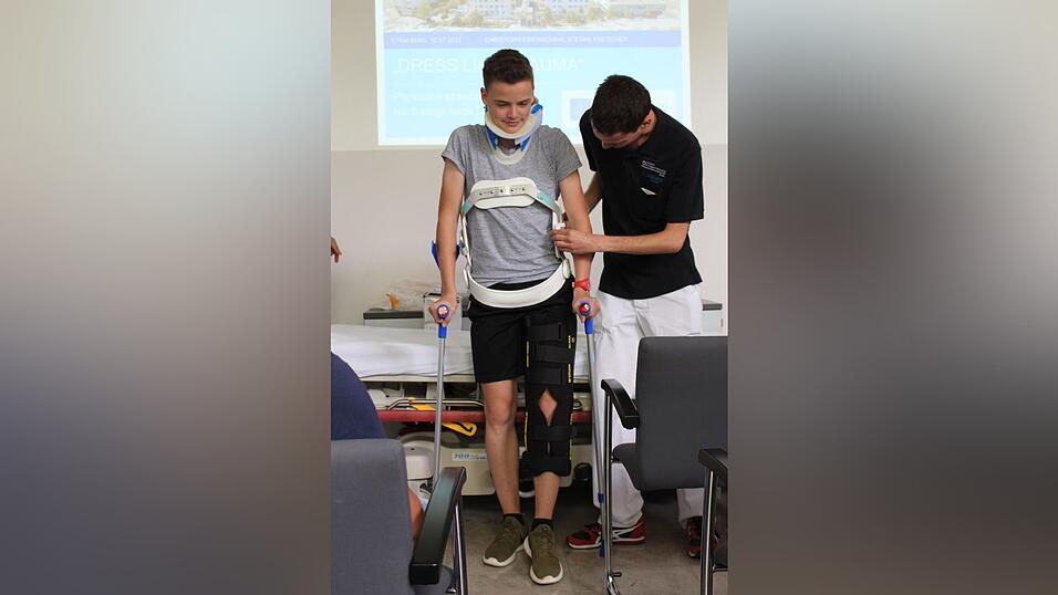 Halskrause, Korsett, Beinschiene und Kr&uuml;cken - Unfallpatienten haben oft einen schweren Weg bis zur Genesung.