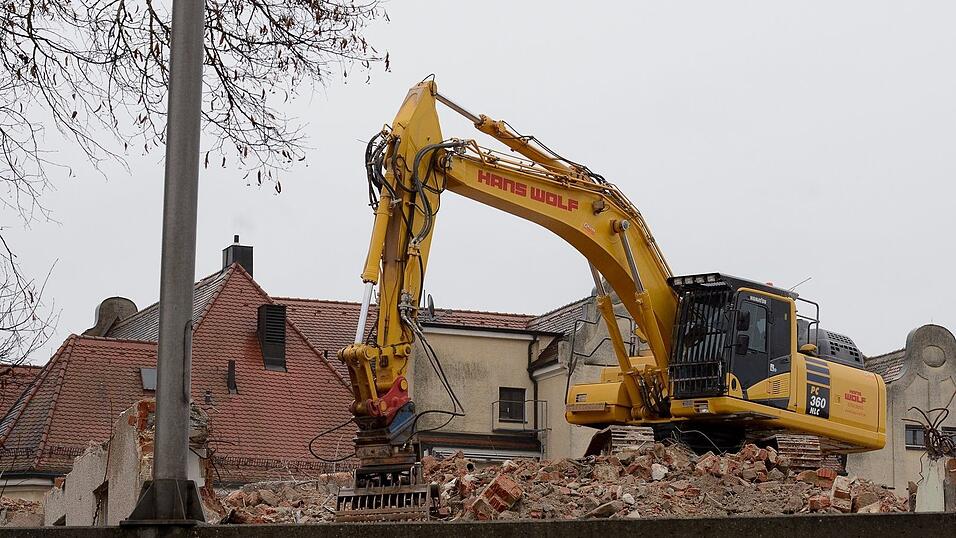 Abrissarbeiten auf dem Marienheim-Gel&auml;nde. Anbauten aus den sechziger/siebziger Jahren weichen Wohnungsneubauten.