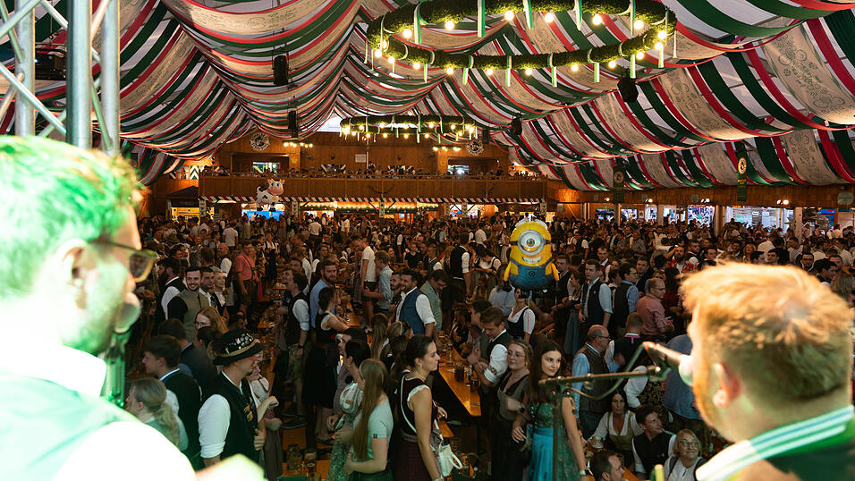 Die Partybilder vom Montag, 12. August 2024, aus dem Festzelt Weckmann. Die Partybilder vom Montag, 12. August 2024, aus dem Festzelt Weckmann.