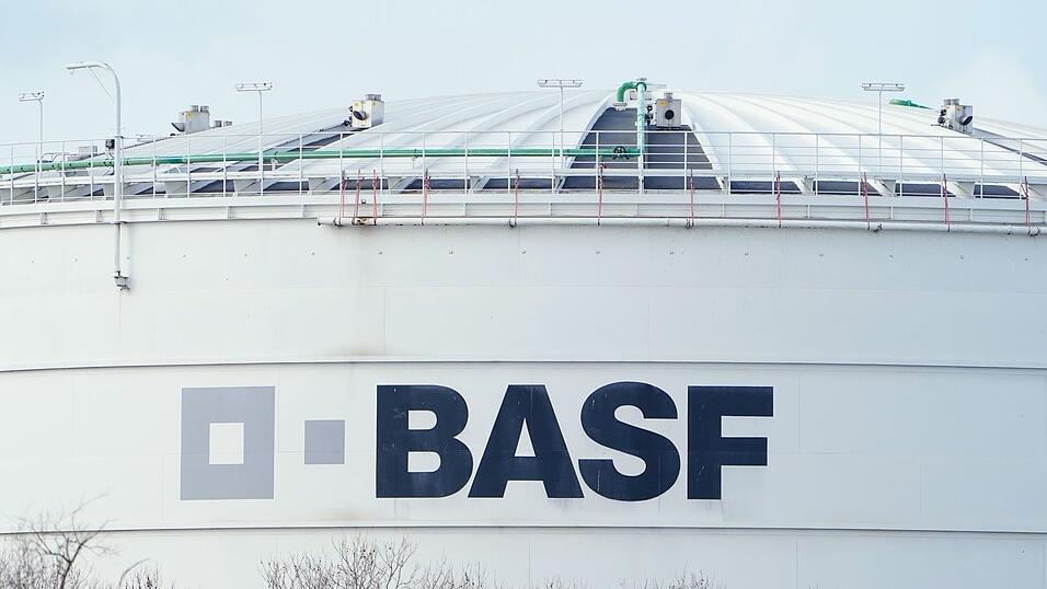 BASF in Ludwigshafen: Kostendruck, hohen Energiepreisen und einer zu geringen Auslastung am Stammwerk. (Archivbild)