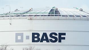 BASF in Ludwigshafen: Kostendruck, hohen Energiepreisen und einer zu geringen Auslastung am Stammwerk. (Archivbild) BASF in Ludwigshafen: Kostendruck, hohen Energiepreisen und einer zu geringen Auslastung am Stammwerk. (Archivbild)