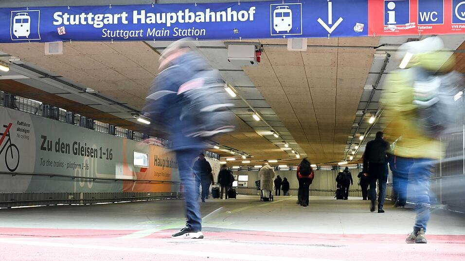 Man macht lange Meter am Stuttgarter Hauptbahnhof. (Archivbild)
