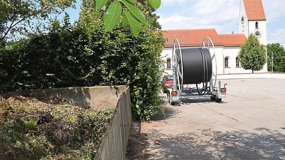 Leider nicht nur Friedhofsbesucher entsorgen am Hebrontshausener Friedhof ihre Gr&uuml;nabf&auml;lle im daf&uuml;r vorgesehenen Areal. Die Gemeinde will jetzt daf&uuml;r sorgen, dass der Platz jetzt nicht mehr als allgemeiner Abfallcontainer genutzt wird.