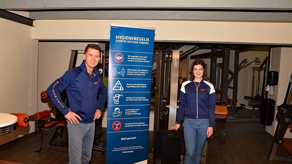 Inhaber Sepp Riedermayr und Studioleiterin Lisa Goldes vom Fitnessstudio Injoy freuen sich zur heutigen Eröffnung auf viele Mitglieder. Inhaber Sepp Riedermayr und Studioleiterin Lisa Goldes vom Fitnessstudio Injoy freuen sich zur heutigen Eröffnung auf viele Mitglieder.