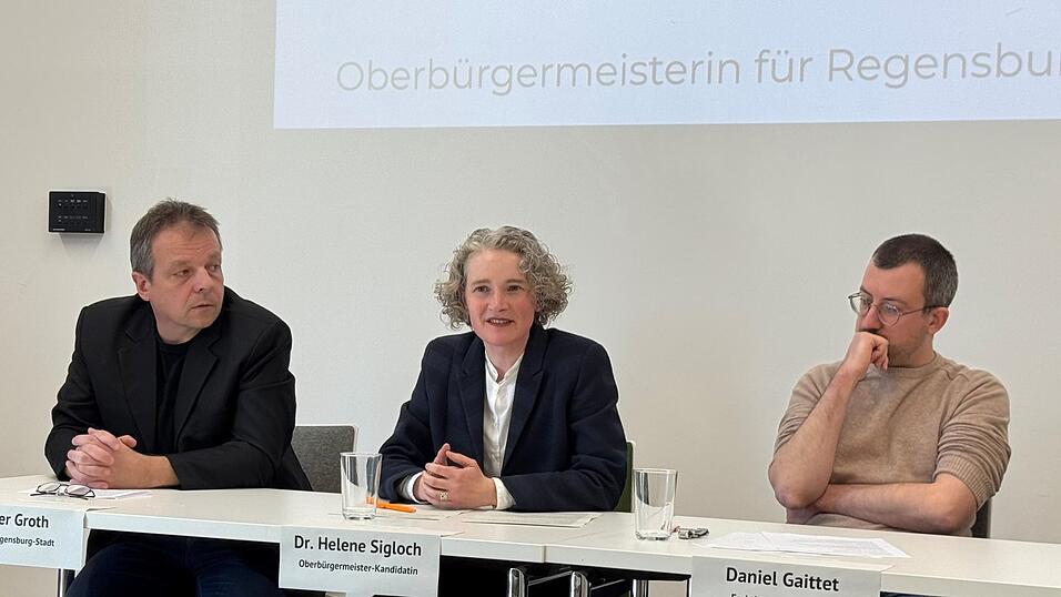 'Ich will also OB werden', sagte Helene Sigloch (Zweite von links) am Freitag noch etwas aufgeregt. Die Gr&uuml;nen-Stadtr&auml;tin will Verantwortung &uuml;bernehmen und ab 2026 die 'Handbremse' im Rathaus l&ouml;sen.
