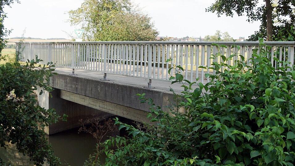 Die Brücken müssen große Lasten tragen können und standsicher sein, wie die bei der Obermühle in Schierling. Die Brücken müssen große Lasten tragen können und standsicher sein, wie die bei der Obermühle in Schierling.