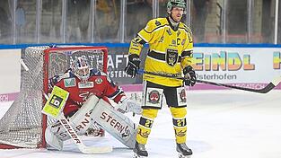 Bereits im ersten Aufeinandertreffen in der Hitzkopf-Arena gab es das Duell zwischen DSC-Torhüter Timo Pielmeier und Sandro Schönberger, Kapitän der Tölzer Löwen.