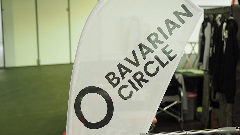 Rund 40 Aussteller und etwa 90 Tattoo-Künstler sind auf der Tattoo Convention in Straubing vertreten. Rund 40 Aussteller und etwa 90 Tattoo-Künstler sind auf der Tattoo Convention in Straubing vertreten.