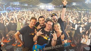 Die Partyband aus der Hallertau beim Heimspiel auf der Moosburger Herbstschau: Gerhard Huber (v. li.), Norbert Rottmüller, Michael Ender, Lukas Schweiger und Waltraud Rottmüller.