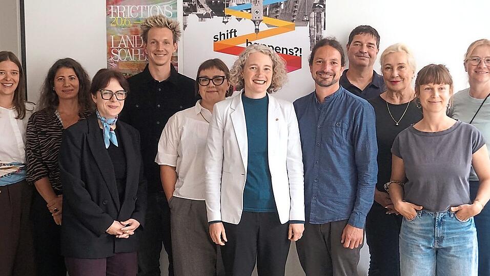 Organisatoren und Beteiligte der Nachhaltigkeitswoche mit Bürgermeisterin Helene Sigloch in der Mitte. Organisatoren und Beteiligte der Nachhaltigkeitswoche mit Bürgermeisterin Helene Sigloch in der Mitte.