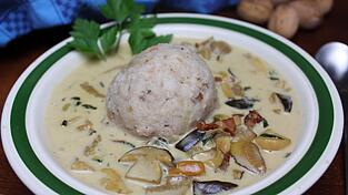 Rahmschwammerl mit Semmelknödel: einer der Klassiker zur Herbstzeit.