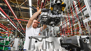 Druck von oben - das spüren aktuell viele Autozulieferer in Niederbayern und der Oberpfalz.