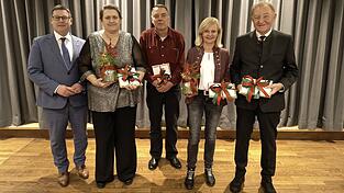 Verabschiedungen: Helmut Fichtner mit Monika Baum, Michael Leitenstern, Gertraud Ginzinger und Anton Wimmer (v.l.).