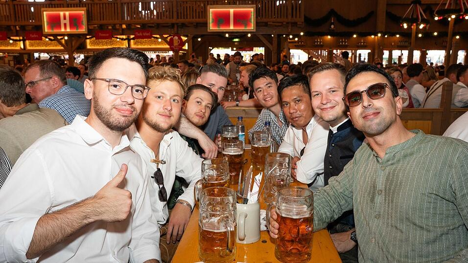 Die Partybilder vom Samstag, 15. August, aus dem Festzelt Krönner. Die Partybilder vom Samstag, 15. August, aus dem Festzelt Krönner.