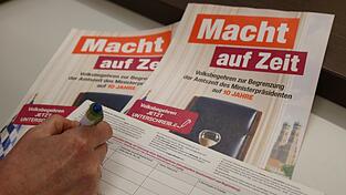 Es braucht 25.000 Unterschriften, damit das Volksbegehren in Bayern zugelassen wird. Es braucht 25.000 Unterschriften, damit das Volksbegehren in Bayern zugelassen wird.